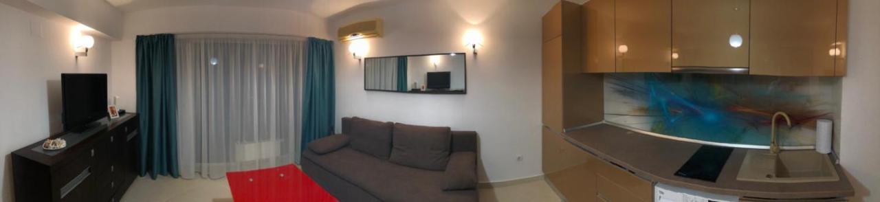 Piano Bar Holidays Apartments مامايا المظهر الخارجي الصورة
