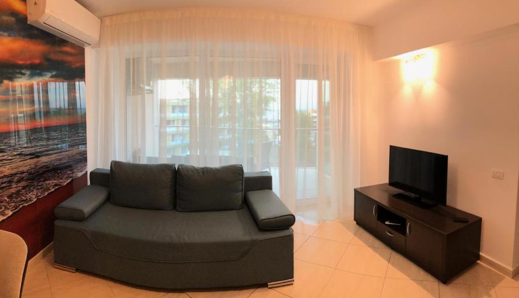 Piano Bar Holidays Apartments مامايا المظهر الخارجي الصورة