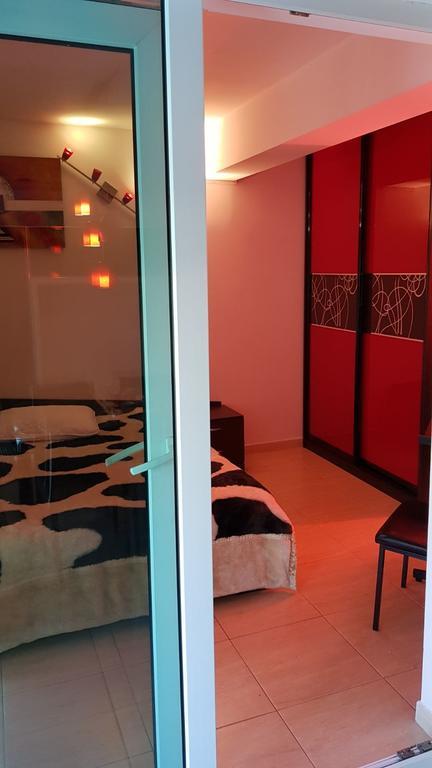 Piano Bar Holidays Apartments مامايا المظهر الخارجي الصورة