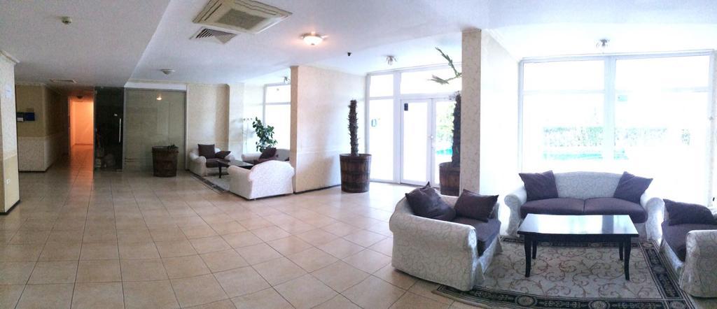 Piano Bar Holidays Apartments مامايا المظهر الخارجي الصورة